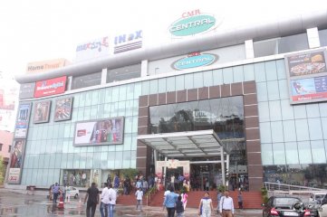 Eedu Gold Ehe Movie Team At CMR Mall In Vizag